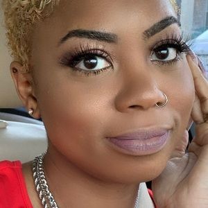 Meet your Posher, Ebony